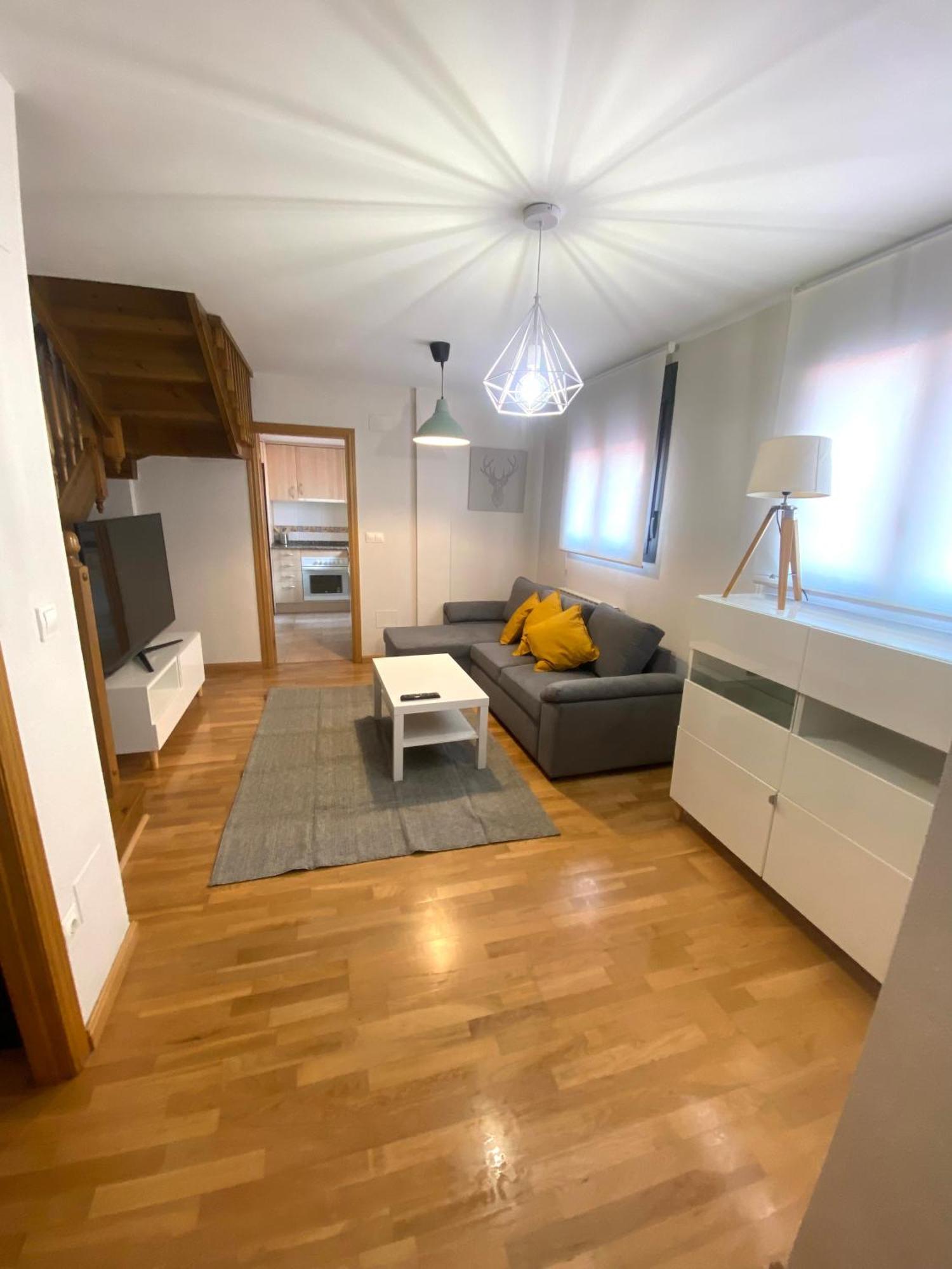 Apartamento Centrico Con Garaje Jaca Kültér fotó